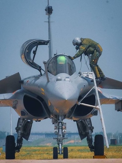 Air Force Day-  गीता के 11वें अध्याय पर काम करती है Indian Airforce