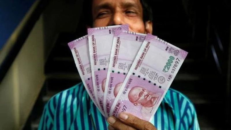 RBI governor says still rs 10,0000 worth rs 2000 notes left in system kms