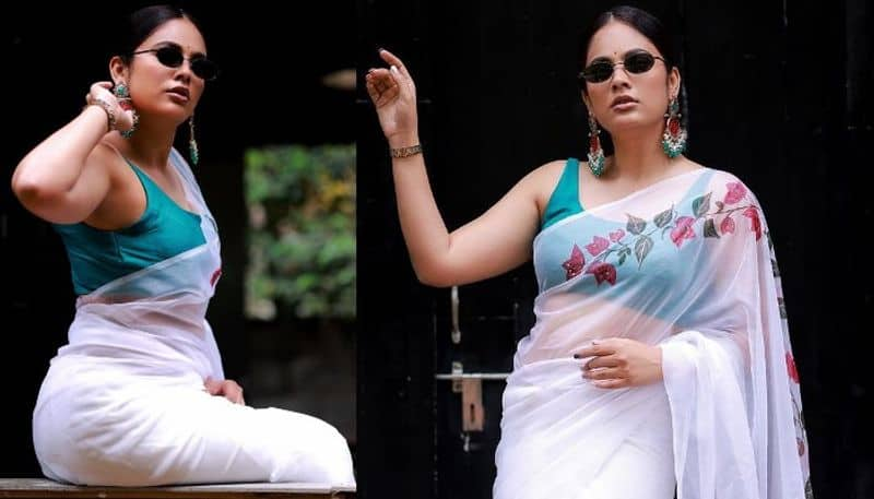 Nandita Swetha looks beautiful in White Saree NSK