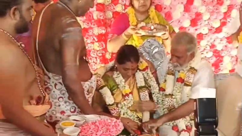 minister sekar babu and his family members participated special pooja at amirthakadeswarar temple in mayiladuthurai vel