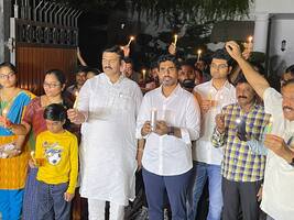 చంద్రబాబు అరెస్ట్ .. ‘ కాంతితో క్రాంతి ’ నిరసనలో పాల్గొన్న నారా భువనేశ్వరి (ఫోటోలు)