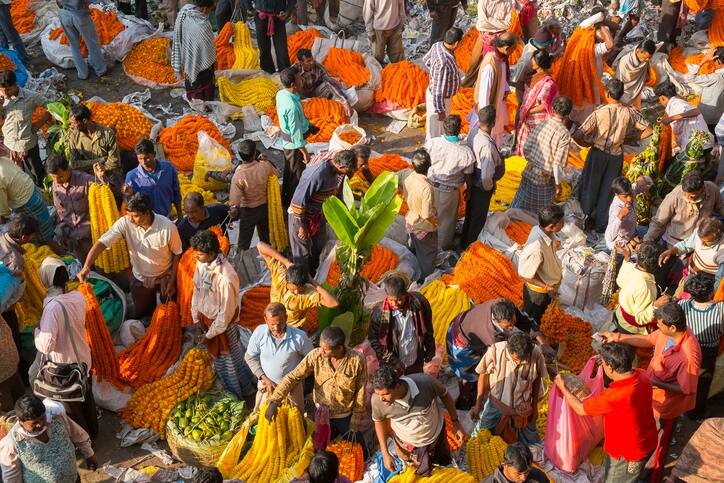 flowers rate increased in flower markets across tamil nadu for ayudha pooja vel