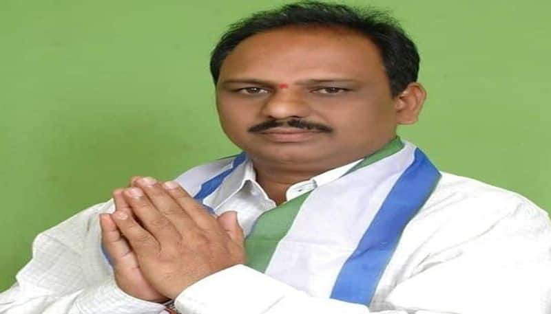 Unknown Person  throws detonator on Former Minister  Sankaranarayana Convoy in sri sathya sai district lns