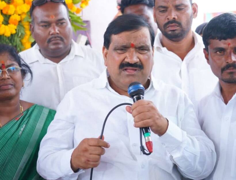 వేదికపై రోహిత్ రెడ్డి .. రేవంత్ రెడ్డిని గెలిపించాలన్న మంత్రి మహేందర్ రెడ్డి .. అవాక్కైన బీఆర్ఎస్ నేతలు 