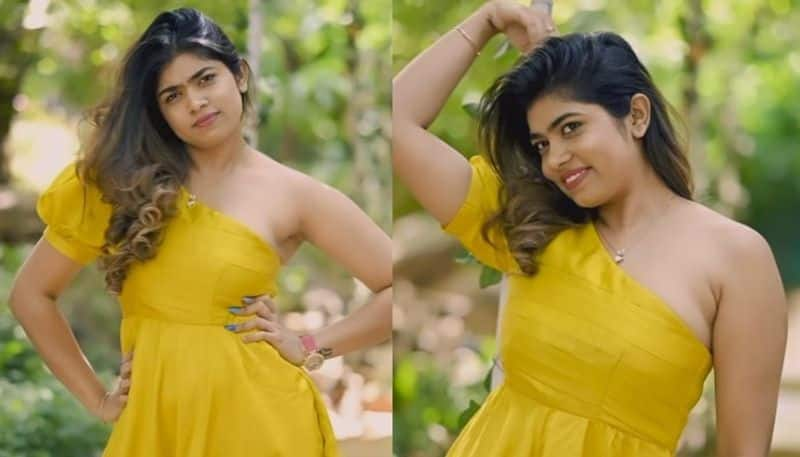 Rithu Chowdhary Looks beautiful in Yellow gown NSK