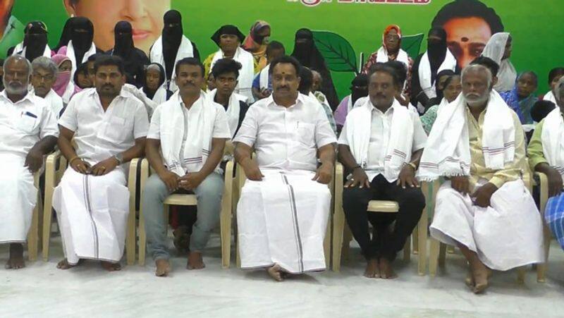 Muslims joined in admk party infront of mr vijayabaskar smp