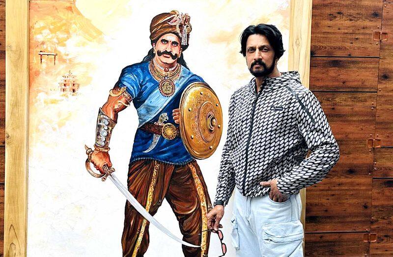 Portrait of Madakari Nayaka unveiled by Kichcha Sudeep at Chitradurga gvd