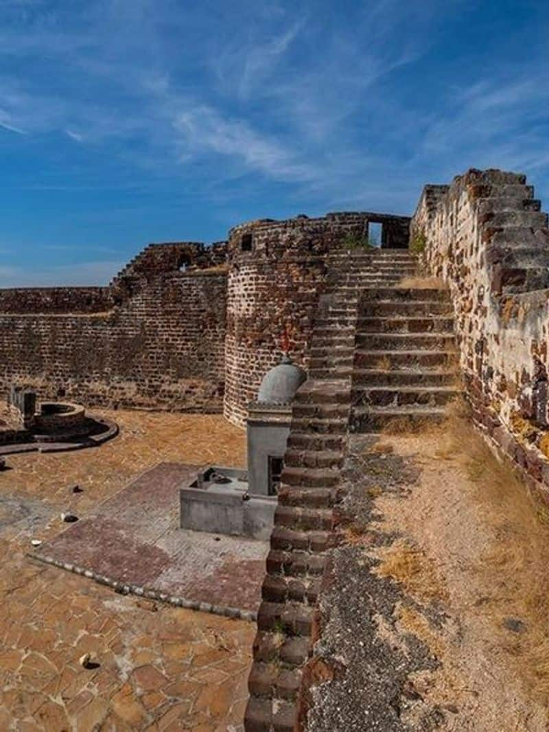 Lakhpat Fort and its history of grandeur gujrat-kutch-lakhpat-fort-india-pakistan-border iwh