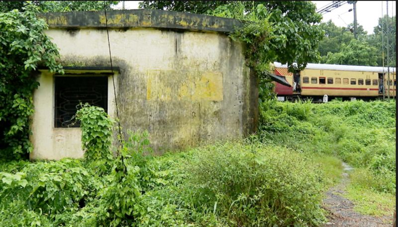 localities demands to demolish Bharathapuzha railway station as it turned home for anti social activities etj