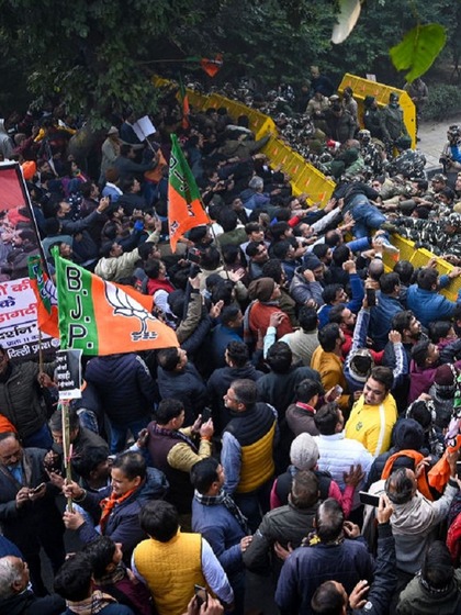 <p>आदर्श आचार संहिता लागू होने से सियासी दलों और प्रत्याशियों के अलावा सत्ताधारी दल के काम और व्यवहार पर नजर रखा जा सकता है।</p>
