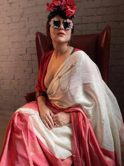 শাড়িতে তিনি বরাবরই নজরকাড়া,