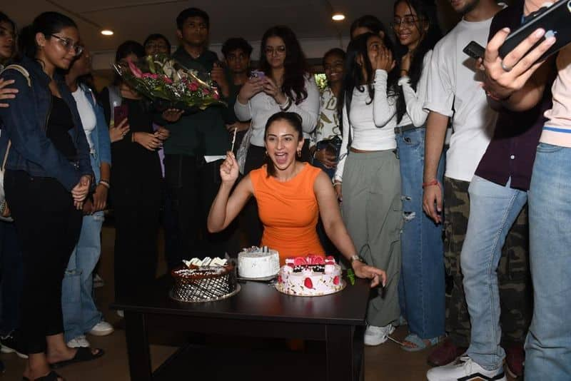 Indian 2 and Ayalaan heroine Rakul Preet Singh exclusive Birthday celebration photos with fans gan