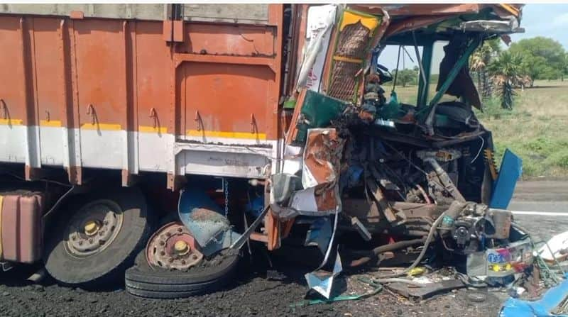 lorry driver highly injured while two lorry hit in thoothukudi district vel