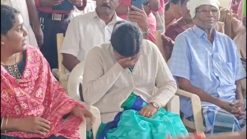 collector amudha participate old age home function and emotionally cried video goes viral vel