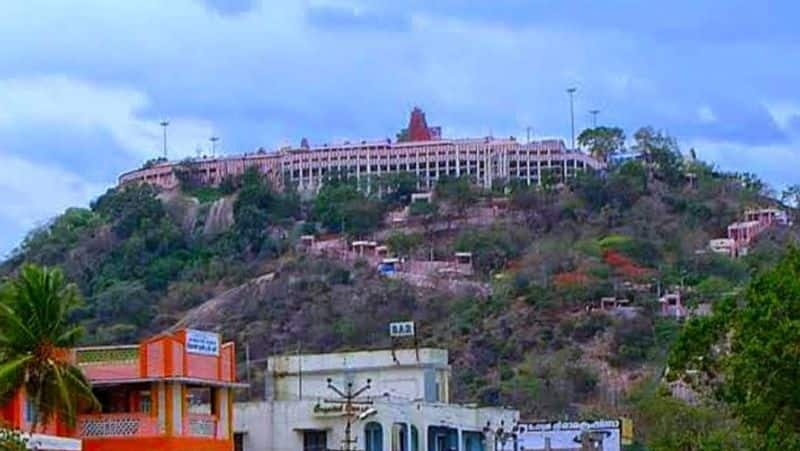 Devotees have protested against the ban on reciting Nathswaram in the Palani Murugan temple in dindigul disttrict vel