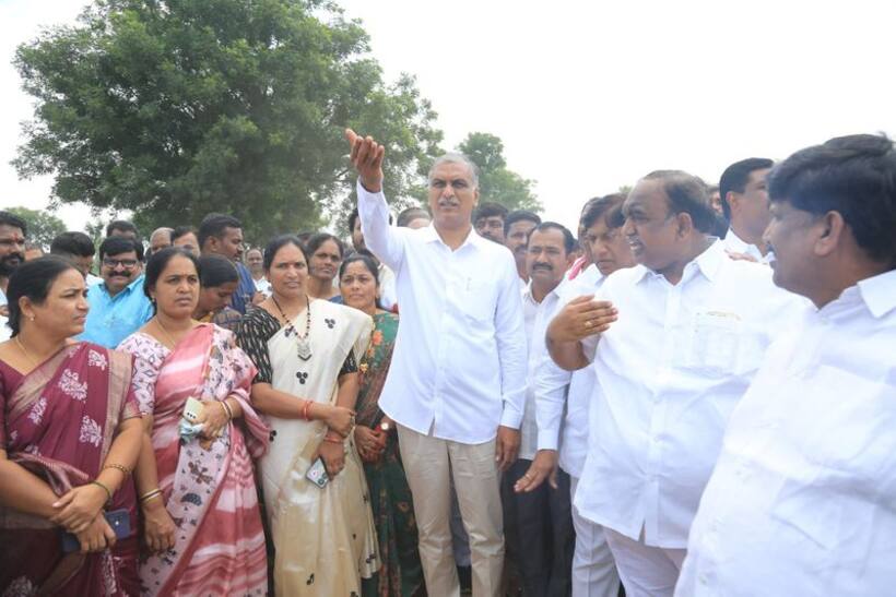 కేసీఆర్ నాయ‌క‌త్వంలో తెలంగాణ‌లో సుస్థిర ప్ర‌గ‌తి.. హుస్నాబాద్ వేదిక‌ను ప‌రిశీలించిన మంత్రి హ‌రీశ్ రావు