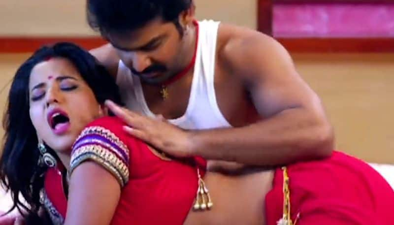 Monalisa SEXY video: Bhojpuri actress, Pawan Singh's bold bedroom song 'Muaai Dihala Rajaji' goes viral-WATCH RBA