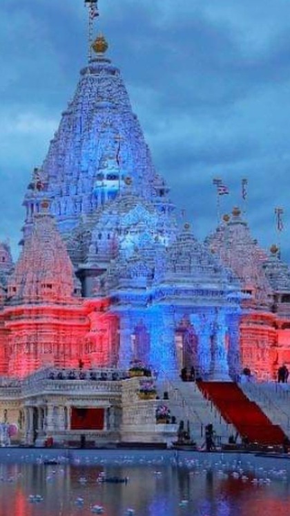 <p>अक्षरधाम मंदिर के निर्माण कार्य में प्रयोग होने वाला पत्थर को 29 देशों से मंगाया गया है। </p>
