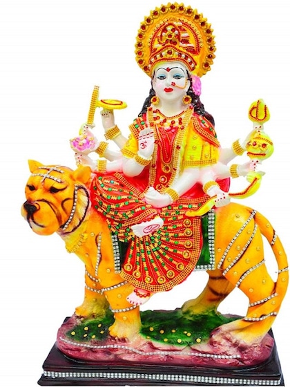 <p>नवरात्रि में लोग परम्परागत तौर पर मां की प्रतिमा बिठाते हैं। आप भी चाहें तो मां की मूर्ति घर में ला सकते हैं।</p>
