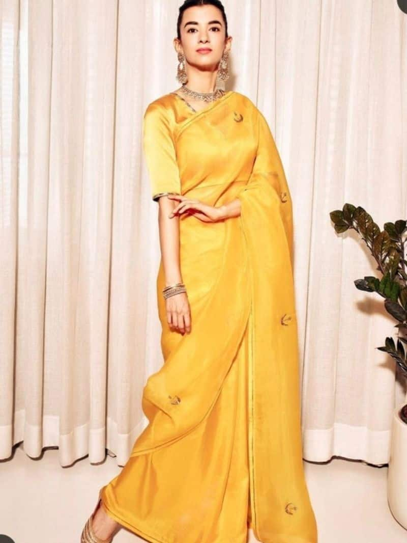 Saba azad 10 traditional out fit for navratri zkamn