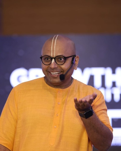 <p>कुछ लोग ऐसे होते हैं, जो अतीत में घटी किसी घटना के लिए खुद को जीवन भर कोसते हैं, जो गलत है।</p>
