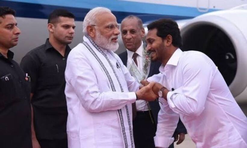 ఇదీ కాళ్లు పట్టుకోవడం అంటే..: మోదీని జగన్ కలిసినప్పటి ఫోటోతో అయ్యన్న కౌంటర్    