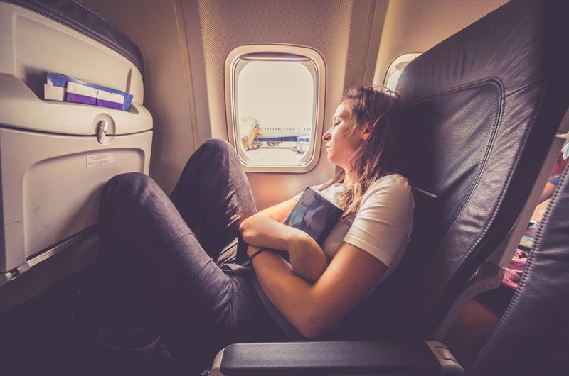 Pros and Cons Of Window Side Seat In Flight And All You Needs To Knows About Best Flight Seat prn