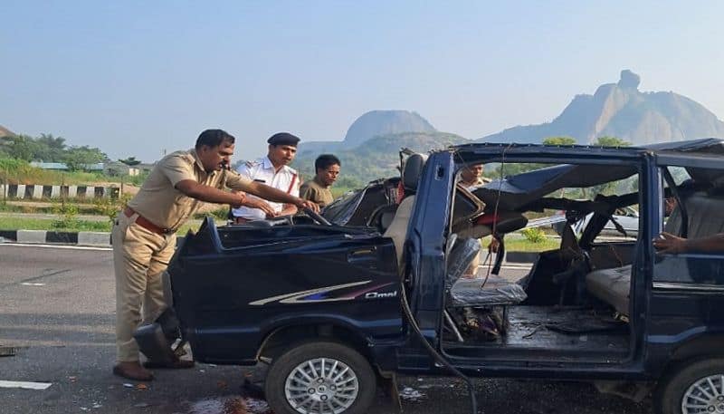 Four Killed For Road Accident in Ramanagara grg 