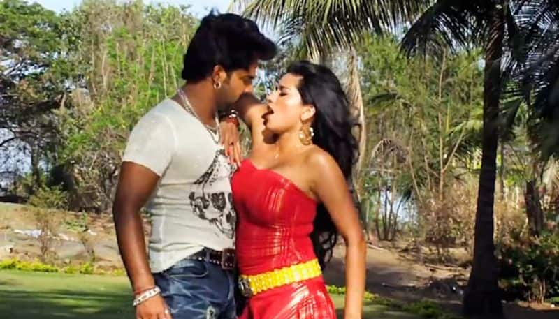 Monalisa SEXY video: Bhojpuri actress, Pawan Singh's romantic song 'Jag Hai Pa Jata' goes viral-WATCH RBA