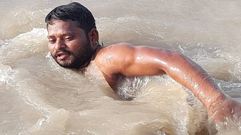 345 से ज्यादा लोगों की जान बचाई 1700 डेड बॉडी निकाली, रियल लाइफ के हीरो हैं अयोध्या के भगवानदीन निषाद