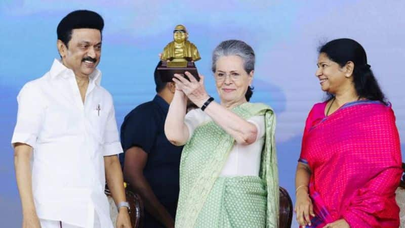 Congress president Sonia Gandhi spoke at the DMK Women's Rights Conference-rag