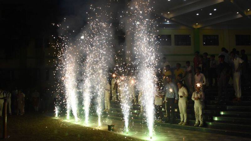 people burst crackers in lucknow on india win in india pakistan cricket match zkamn