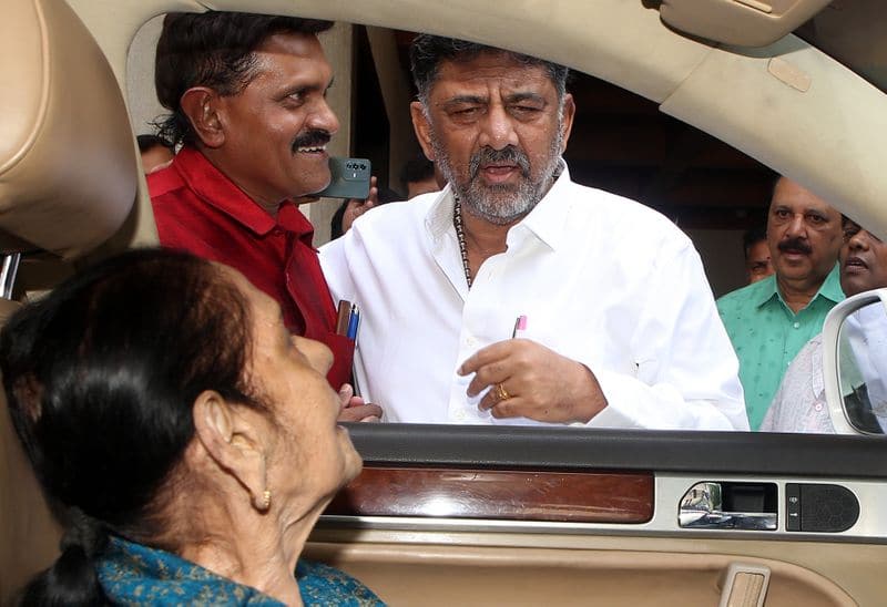 dcm dk shivakumar responded to veteran actress leelavathi vinod rajs request gvd