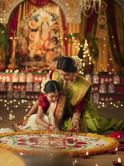 <p>हो जाओ तैयार, मां दुर्गा आने वाली है, सजा लो दरबार मां वैष्णो आने वाली हैं</p>

<p>शेर पर सवार हो कर मां आने वाली है, आपके दु:खों को हरने आने वाली हैं !</p>

<p>Happy Navratri 2023 !</p>
