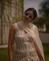 వైట్ డ్రెస్.. లో ఏంజెల్ లా కీర్తి సురేష్.. చిరునవ్వుతో చంపేస్తున్న మహానటి..