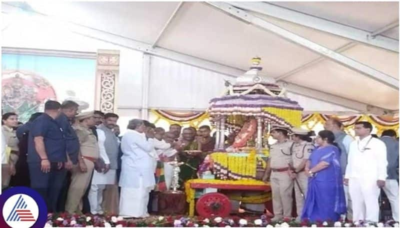 Sandalwood musician Hamsalekha inaugurated Mysuru Dasara 2023 and he was Praise of Congress leaders sat