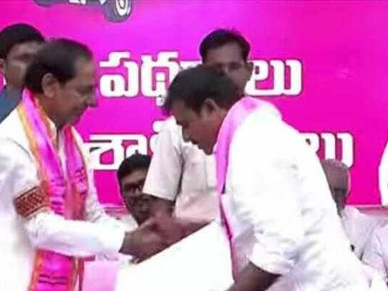 CM KCR to Given B-Forms to 28 MLA Candidates KRJ 