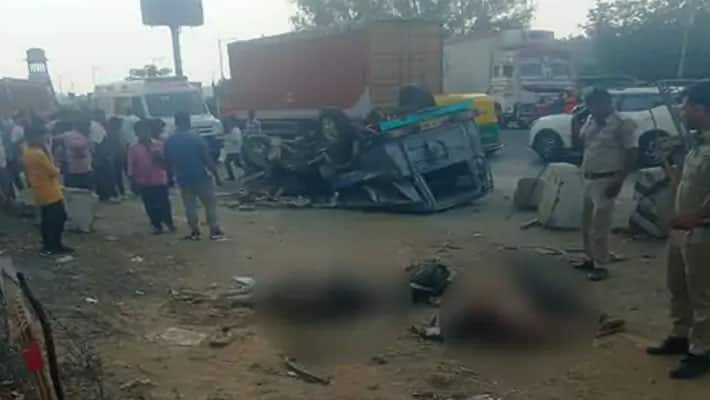 Maharashtra Mini-Bus Hits Container On Samruddhi Expressway 12 People Killed, 23 Injured KRj