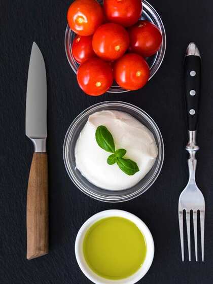 Tomato and yogurt mask