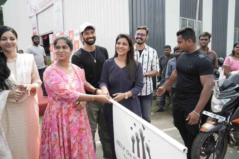 Aishwarya Rajesh inagurated help on hunger foundation food for needy people gan