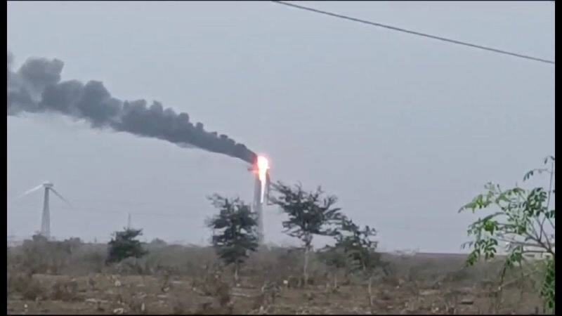 Wind mill caught fire in Tirupur due to lightning strike vel