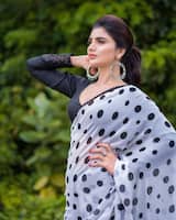 పైట పక్కకు జరిపి పరువాల వరద పారించిన వర్ష... చీరలో వైరల్ అవుతున్న కత్తిలాంటి పోజులు!