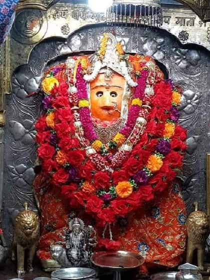 <p>नवरात्रि के दौरान राजस्थान में बने आठ प्रसिद्ध मंदिरों में अच्छी खासी भीड़ होती है। </p>
