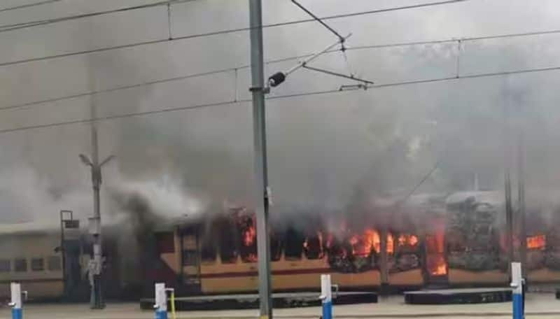 Maharashtra Suburban Train catches fire what happened to passengers ans