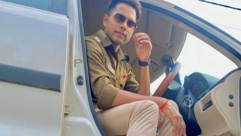 Exclusive: बॉडी पर वर्दी हाथ में गिटार, कौन है Indian Idol में सबको दीवाना बनाने वाला यह शख्स