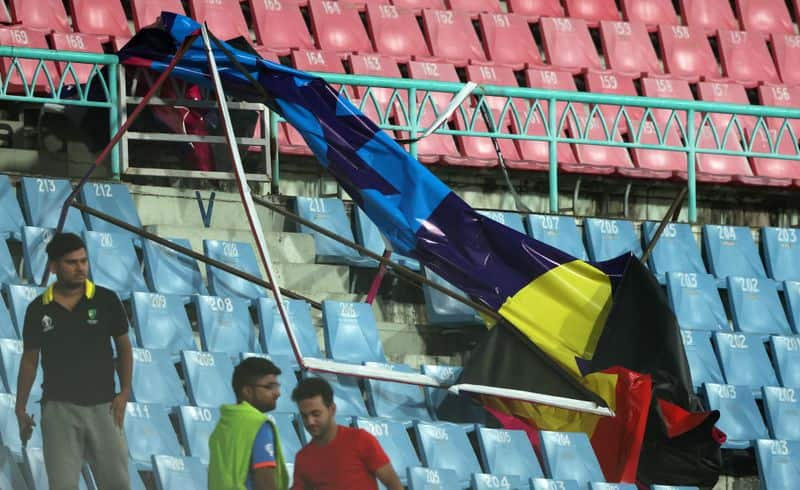 Due to strong winds, hoardings are falling all over Lucknow's Ekana Stadium, Sri Lanka vs Australia CRA