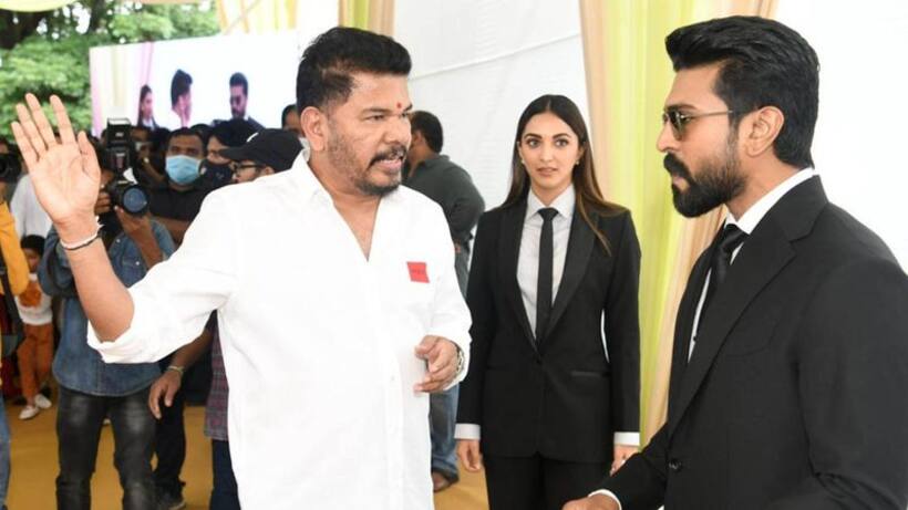 Ram Charan: గెట్ రెడీ మెగా ఫ్యాన్స్.. రామ్ చరణ్ నుంచి సాలిడ్  అప్ డేట్..?  శంకర్ కు డెడ్ లైన్ పెట్టిన హీరో..?