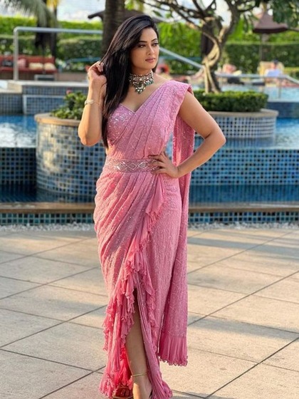 <p>श्वेता तिवारी की उम्र 42 साल है लेकिन वह 22 साल की लगती हैं। अक्सर लोग उनको बेटी पालक की बहन समझ लेते हैं।</p>
