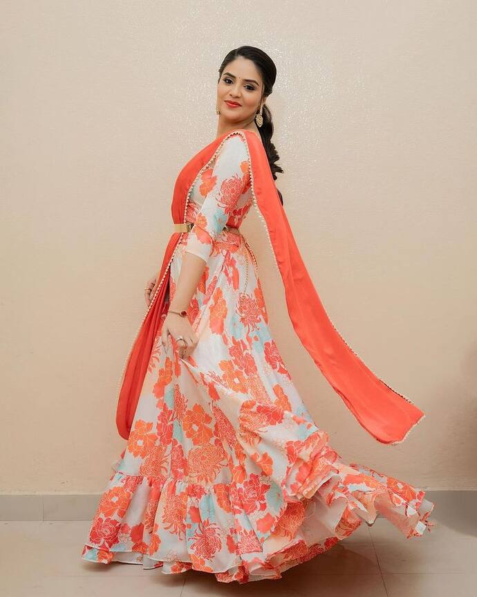 photo credit Sreemukhi instagram