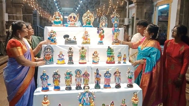 devotees special prayer for navaratri golu festival in tiruchendur festival vel